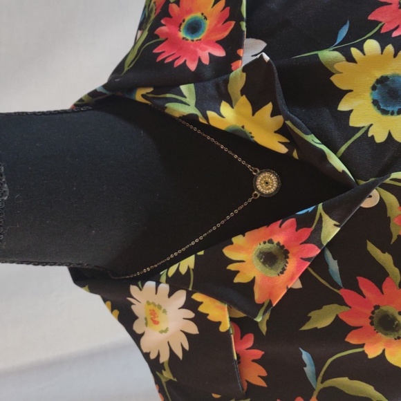 Vintage 70's Black w/Daisies Short Sleeved Button Up Blouse -Modern Edge Sz LG - Picture 5 of 16